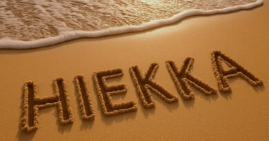 El pionero del género urbano Nicky Jam (@nickyjam) vuelve a unir fuerzas con una de las voces más frescas de la nueva generación, Beéle (@beele), para presentar “Hiekka”, un auténtico Afrobeat que combina romanticismo, sabor caribeño y una producción impecable que promete convertirse en un nuevo himno global. Después del rotundo éxito de su colaboración anterior, “Calor”, que conquistó los charts del verano a nivel internacional, Nicky Jam y Beéle repiten fórmula con una canción que no solo destaca por su vibra fresca y pegajosa, sino también por su capacidad de conectar con el público a través del ritmo, la letra y la emoción. “Hiekka” fue compuesto por un destacado equipo de autores liderado por el propio Nicky Jam y producido por Jorge Erazo “Jorge Milliano”. El tema fue grabado en Fenix Studios en Miami, Florida, y masterizado por Alejandro Patiño, con David Daza como productor ejecutivo y dirección artística a cargo de Nicky Jam. El video musical, una explosión visual de música, baile y esencia caribeña refleja el espíritu de “Hiekka” en cada escena. Dirigido con sensibilidad rítmica y estética tropical, el video cuenta con la participación especial de la modelo colombiana Juana Varón, esposa de Nicky Jam, cuya presencia aporta sensualidad y complicidad a una narrativa visual que celebra la conexión entre la música y el amor. El sencillo ya está disponible en todas las plataformas digitales y el video musical puede disfrutarse en el canal oficial de YouTube de Nicky Jam.