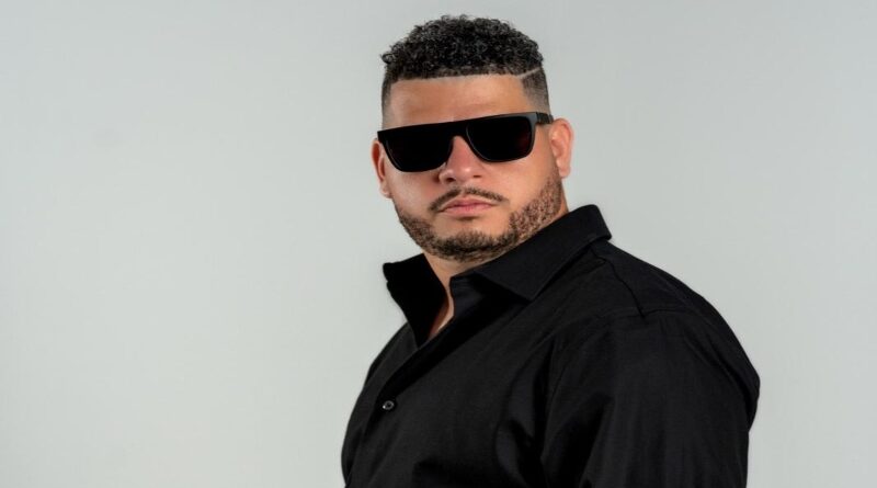 Julián Casanova lanza el videoclip de su tema “Macramé”