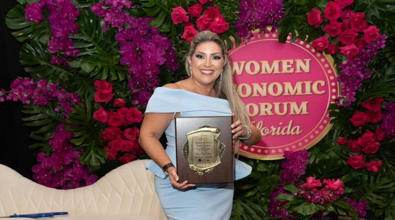 Reconocen en el Women Economic Forum Florida 2025 a maquilladora de las estrellas Xiomara Castellanos