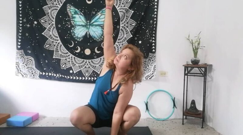 Darling Yánez lanza 'Vuelve a Ti', una guía de yoga y pilates para mujeres que buscan su bienestar