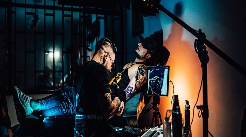 Harson Rodríguez revoluciona industria del tatuaje con método que permite piezas a gran escala en un día