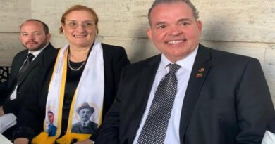 El ingeniero Domingo Amaro Rangel y la Dra. Silvia Correale presentes en Roma durante las canonizaciones
