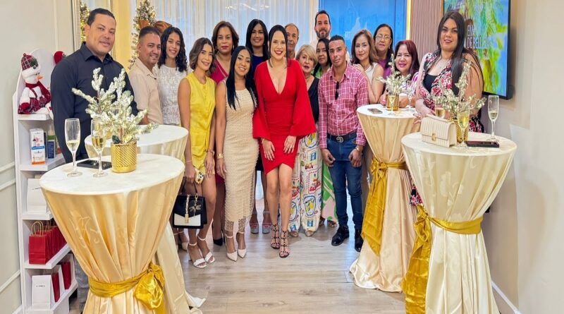 Emporio de Belleza Clinic da la bienvenida a la Navidad con el encendido de su árbol navideño