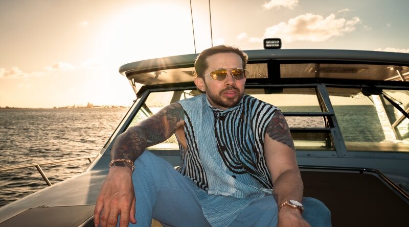 De la Ghetto lanza su nuevo sencillo tropical y bailable "Sasa"
