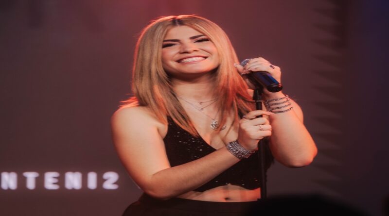 Vale Mendoza estrena su nuevo sencillo "Enchula"