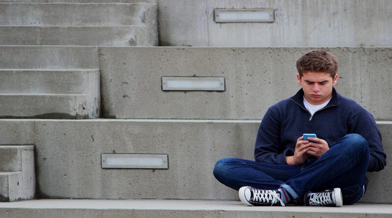 Adolescentes y Teléfonos: No atender el celular no es desinterés, es una nueva forma de comunicación