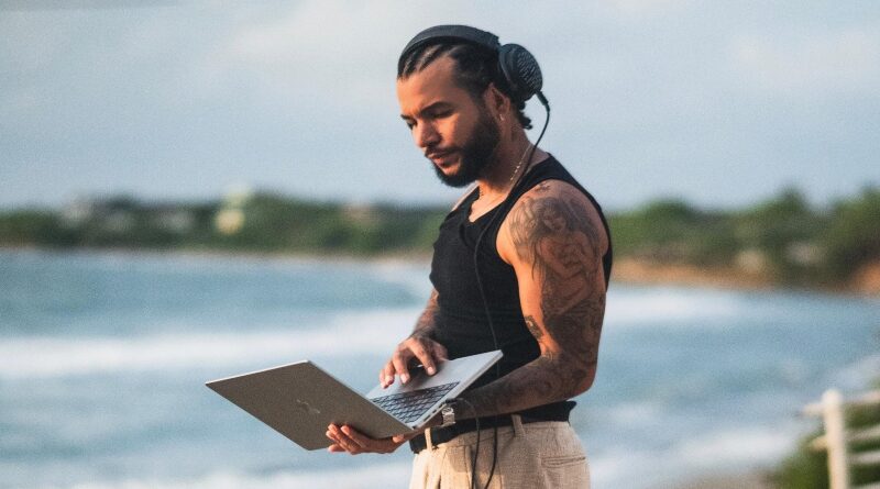 Gangsta: El productor que está liderando la revolución del dancehall y el afro en Latinoamérica