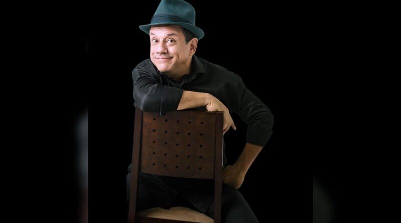 Emilio Lovera: Cuando el humor se convierte en un retrato de historias comunes