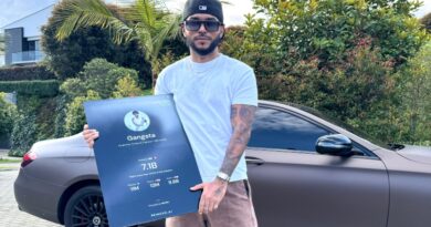 Gangsta celebra reconocimiento histórico con placa de 7.1 billones de reproducciones globales