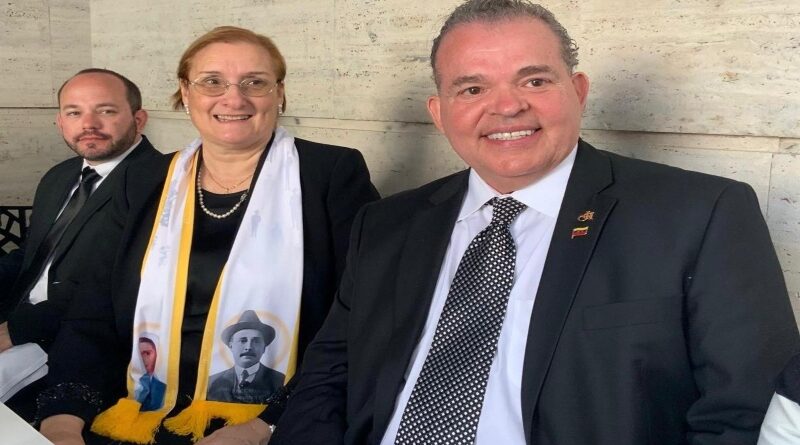 El ingeniero Domingo Amaro Rangel y la Dra. Silvia Correale presentes en Roma durante las canonizaciones