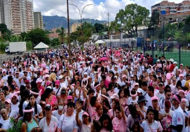 Los Teques se Viste de Rosa: Multitudinaria Caminata Concientiza sobre la Detección Temprana del Cáncer de Mama Los Teques se Viste de Rosa: Multitudinaria Caminata Concientiza sobre la Detección Temprana del Cáncer de Mama