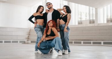 Tony Lozano presenta el videoclip de “Tatua2” el cierre perfecto de su EP “Haciéndolo Romántico”