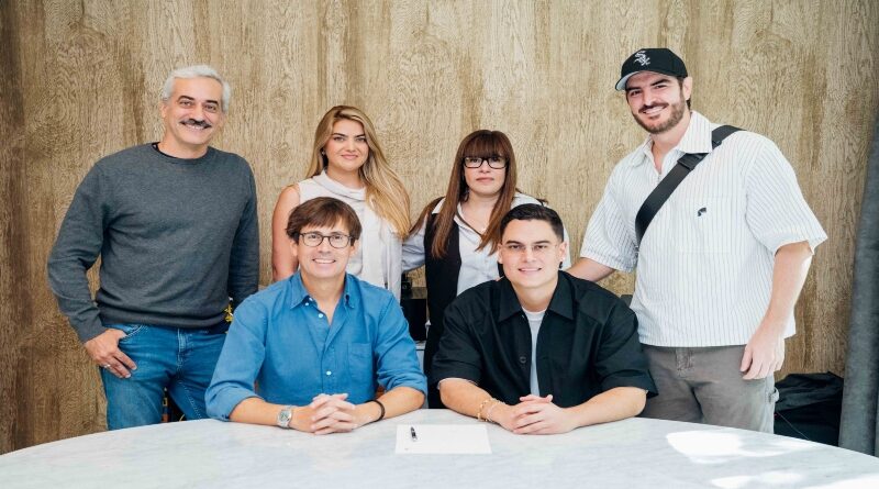 Miguel Bueno firma con Sony Music Latin y da un paso en su carrera con miras a la internacionalización