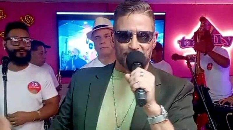 Enrique Barrios Estrenó su Viaje Musical 360° con "Mis Recuerdos"