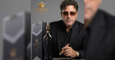El actor Tony Cortés firma convenio de representación con Zarova Vodka