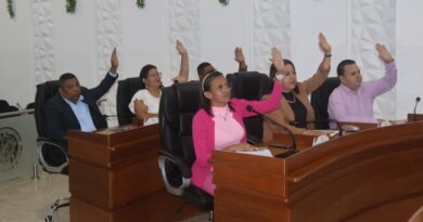 Clebm aprobó acuerdo en homenaje a los maestros