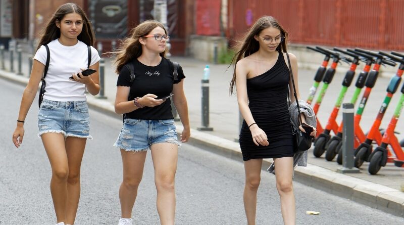 Mark Zuckerberg pone fecha a la «jubilación» de las pantallas en la mano