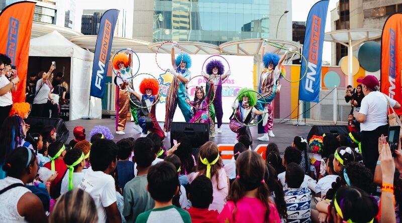 Alma el musical y las Payasitas Nifu Nifa ponen a bailar a los niños con “Hula Hoop”