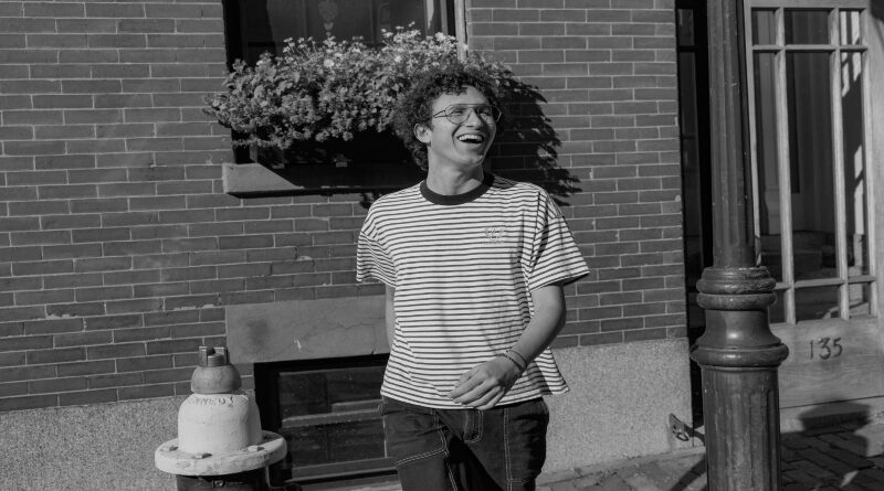 El cantautor colombiano Samuel Osorio estrena 'Tirado en el sofá' y 'María José'