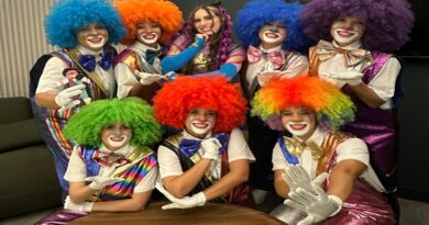 Éxito total en la firma de autógrafos de Alma el Musical y las Payasitas Nifu Nifa