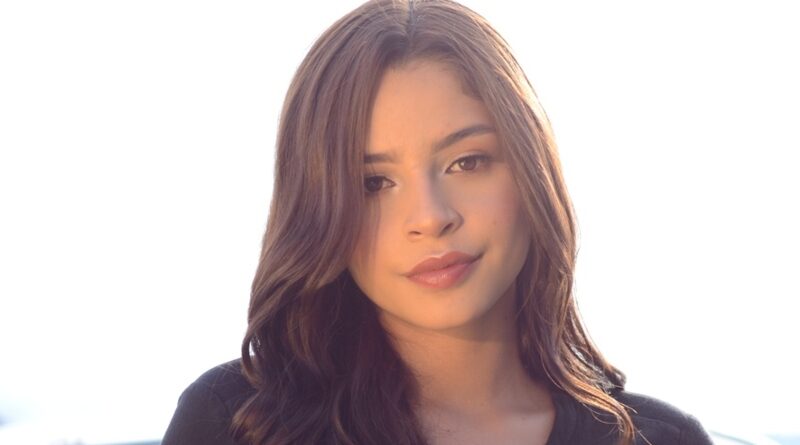 Lore Cardona anuncia “Qué Mal Me Pagas” en la antesala de los Premios Fénix