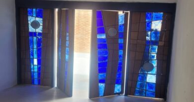 Daniel Suárez inaugura la muestra 2Diálogo entre formas" en la Facultad de Arquitectura y Urbanismo de la UCV