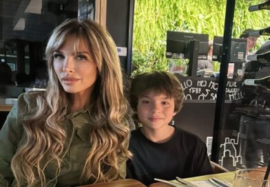 La emoción de Daniela La Cantante al ver a su nieto en la pantalla grande Daniela La Cantante vive uno de los momentos más emotivos de su vida personal y artística: su nieto, Francisco Biset, de tan solo 12 años, debuta como actor protagónico en el cortometraje “Queda en Mí”. La obra presenta una conmovedora historia que retrata la vida de un niño criado únicamente por su padre, atravesando experiencias profundas, aventuras y situaciones intensas que invitan a la reflexión. Con una sensibilidad especial, el corto propone una mirada íntima sobre los vínculos familiares y la resiliencia. Para Daniela, este estreno tiene un significado muy especial. Además del orgullo por el talento de su nieto, siente que Francisco continúa un legado artístico y afectivo que los une desde siempre. Desde muy pequeño, él la acompañó en shows y participó junto a ella en numerosas publicidades en redes sociales, construyendo un vínculo cercano con el público. Francisco es el hijo menor de su hija Daniela, y cuenta con el apoyo incondicional de toda su familia. Su hermano Eliseo, su mamá y sus seres queridos celebran con enorme felicidad este importante paso en su camino artístico. El esperado debut tendrá lugar el próximo 20 de abril en el Cine Teatro Alvear, donde el cortometraje formará parte de la Competencia Oficial Internacional del BACIFI 27.