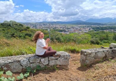 La maestra Darling Yanez presenta formación especializada: “El Arte de Secuenciar en Yoga, Secuencias Creativas”