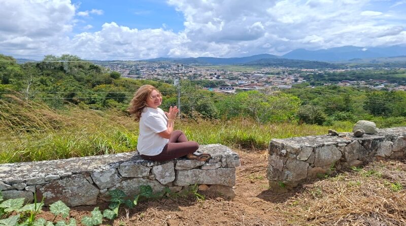 La maestra Darling Yanez presenta formación especializada: “El Arte de Secuenciar en Yoga, Secuencias Creativas”