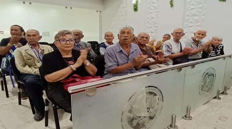 CLEBM recibe propuesta para garantizar la protección integral de los adultos mayores