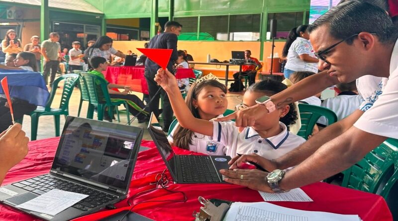 Más de 200 estudiantes participaron en Intercolegial de Programación 2026