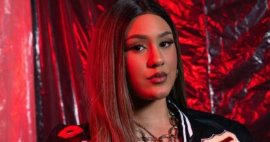 MIAMI, FL. La escena musical urbana da la bienvenida a "Baby Exclusiva", el nuevo sencillo promocional de la cantante y compositora emergente Licy B (conocida en plataformas digitales como @Iamlicyb). El lanzamiento llega acompañado de una alianza estratégica con la plataforma multimedios LaPuraCrema.net, cuyo canal de televisión digital —con alcance en más de 40 cableoperadoras y sistemas de IPTV— ha impulsado el tema para posicionarlo rápidamente en el top musical de la audiencia latina. Una propuesta de empoderamiento y autenticidad Licy B se ha distinguido en la industria por una propuesta que fusiona los géneros urbanos y populares con letras cargadas de empoderamiento, estilo y autenticidad. Tras la receptividad de sencillos previos como "Mala Suerte" (cuyo videoclip estuvo bajo la dirección de Yordan Films), "La Modelo" y "El Reemplazo", la artista reafirma su versatilidad con este nuevo corte que ya marca tendencia en las redes sociales. "Baby Exclusiva", lanzado oficialmente en febrero de 2026, destaca por su frescura y por la fuerte conexión que la artista ha logrado con la generación actual a través de composiciones propias e historias de identidad y fuerza. Proyección internacional y conexión con el público La receptividad de la audiencia hacia Licy B ha sido excepcional, convirtiéndola en una de las figuras más solicitadas en la programación diaria de la cadena aliada. Su ascenso en las listas de popularidad es el resultado de un trabajo constante que hoy se refleja en el crecimiento de sus números de streaming y en la interacción diaria con su comunidad de seguidores. El videoclip oficial de "Baby Exclusiva" ya se encuentra disponible en su canal de YouTube, mostrando la evolución visual y artística de una de las promesas del género urbano actual. Disponibilidad en Plataformas Toda la discografía de Licy B, incluyendo su más reciente éxito "Baby Exclusiva", se encuentra disponible en las principales plataformas digitales de música: Spotify: [Licy B] YouTube: Licy B Oficial Instagram: @iamlicyb