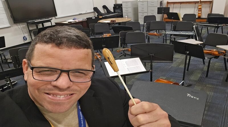 El compositor y contrabajista José Ángel Méndez debuta como escritor con: La Sonata del Orange