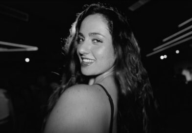 Caluu C. y J Capell presentan «Volver a Repetir», una explosiva fusión de música urbana y ritmos tropicales Caluu C. y J Capell presentan "Volver a Repetir", una explosiva fusión de música urbana y ritmos tropicales