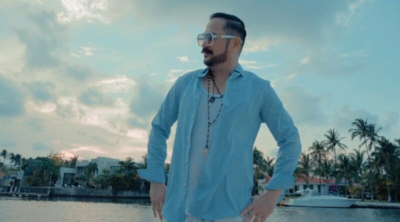 Juanhelo Caldelas conquista al público con "Buscándola" y supera las 120 mil reproducciones en YouTube