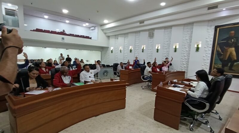 El parlamento rinde homenaje a los funcionarios en su día nacional y bajo el amparo de su patrona, la Virgen del Carmen