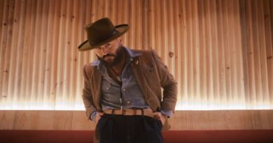 Lekastro Reimagina El Clásico "El Perdedor" en el Nuevo Album Tributo Aventura en Tumbao