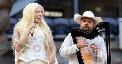 Arpamartínez impulsa el arpa venezolana junto a Elena Rose en la gira de Karol G