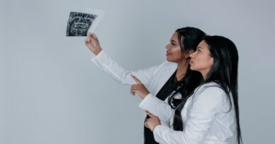 La Dra. Karina García impulsa Healthy Smile Foundation: una iniciativa para devolver la sonrisa y la dignidad a los adultos mayores