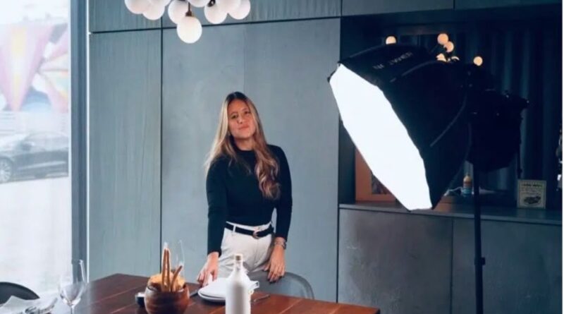 Elizabeth Velásquez cuenta historias y noticias a través de su cámara