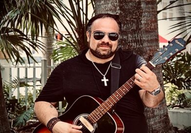 *Miguel Omar regresa triunfal con su nuevo sencillo: «Por ti»* *Miguel Omar regresa triunfal con su nuevo sencillo: "Por ti"*