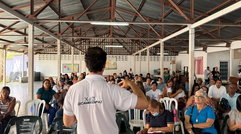 Cambio en Paz presenta a docentes de Caracas y Miranda la propuesta del Fondo Venezolano para el rescate de la Educación