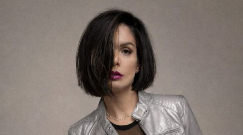 Elena estrena “Dime Cómo”: Un retrato íntimo sobre el maltrato psicológico, la supervivencia y el reencuentro